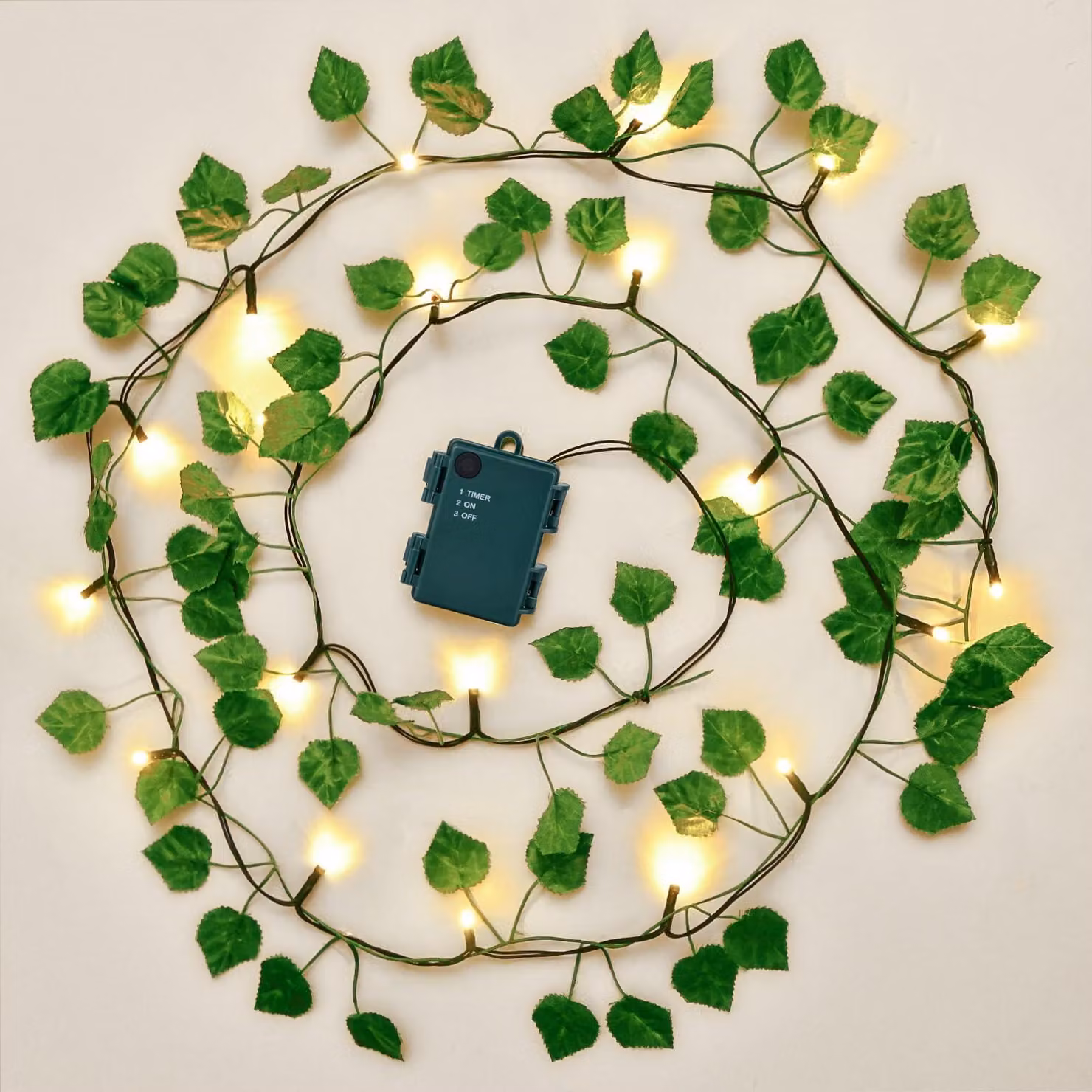 Catena luminosa a forma di edera, 2 metri, 20 LED bianco caldo, grado di protezione IP65, con timer, alimentazione a batteria