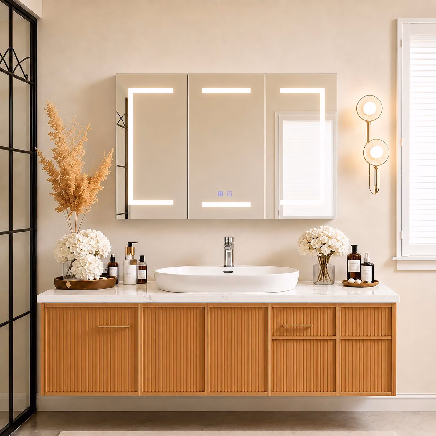Specchio LED da 100 cm con 3 ante, funzione antiappannamento e presa di corrente, colore bianco