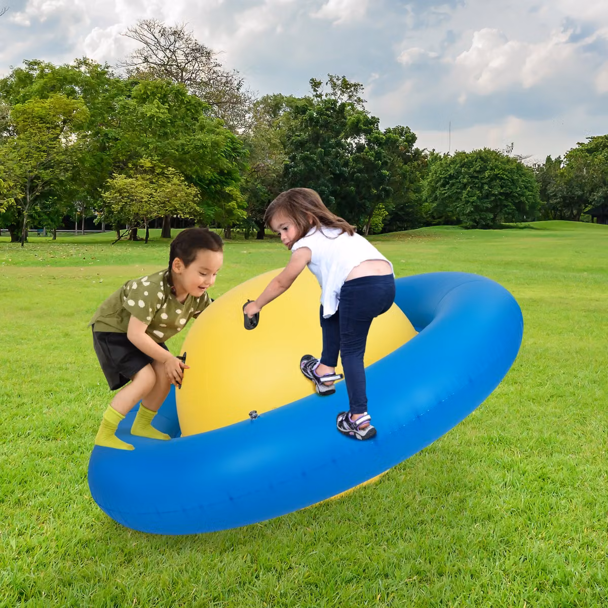 Giostra gonfiabile a pianeta Costway per bambini con scivolo e 6 maniglie, blu e giallo