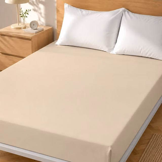 Lenzuolo con angoli elasticizzati KASANOVA in cotone beige per matrimoniale L/P: 180 x 200 cm