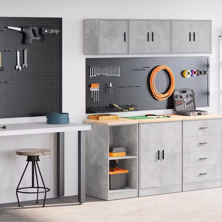 Set di 2 armadi da garage vidaXL in legno multistrato e MDF, colore grigio, modello industriale con ante a battente e ripiani interni, da appendere a parete