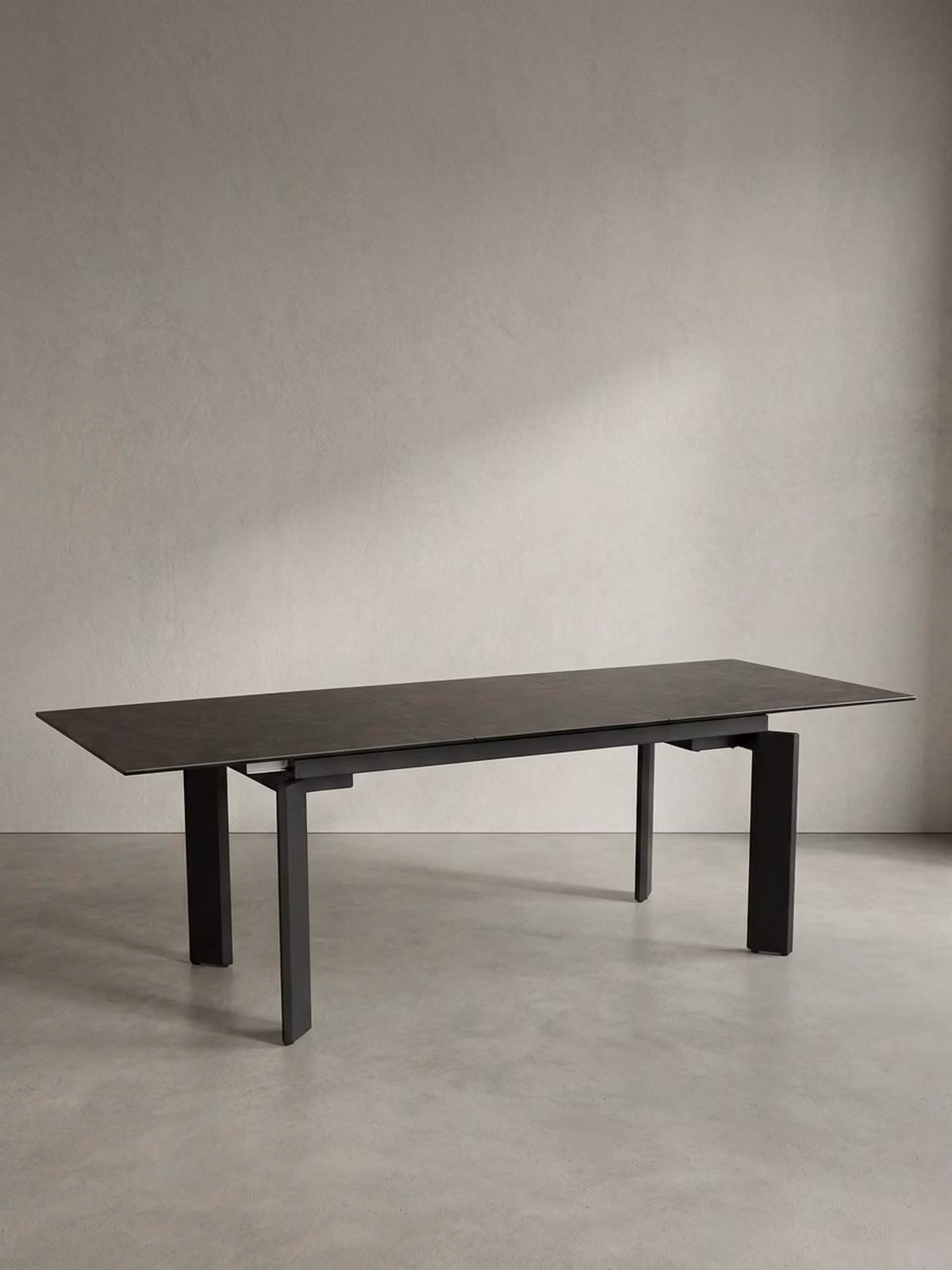 Tavolo da pranzo allungabile effetto pietra | Tavolo da pranzo di design 180-240 cm | Tavolo da cucina nero con piano in Vetroceramica e vetro | Look industriale | Sala da pranzo | Malta di Kadima Design