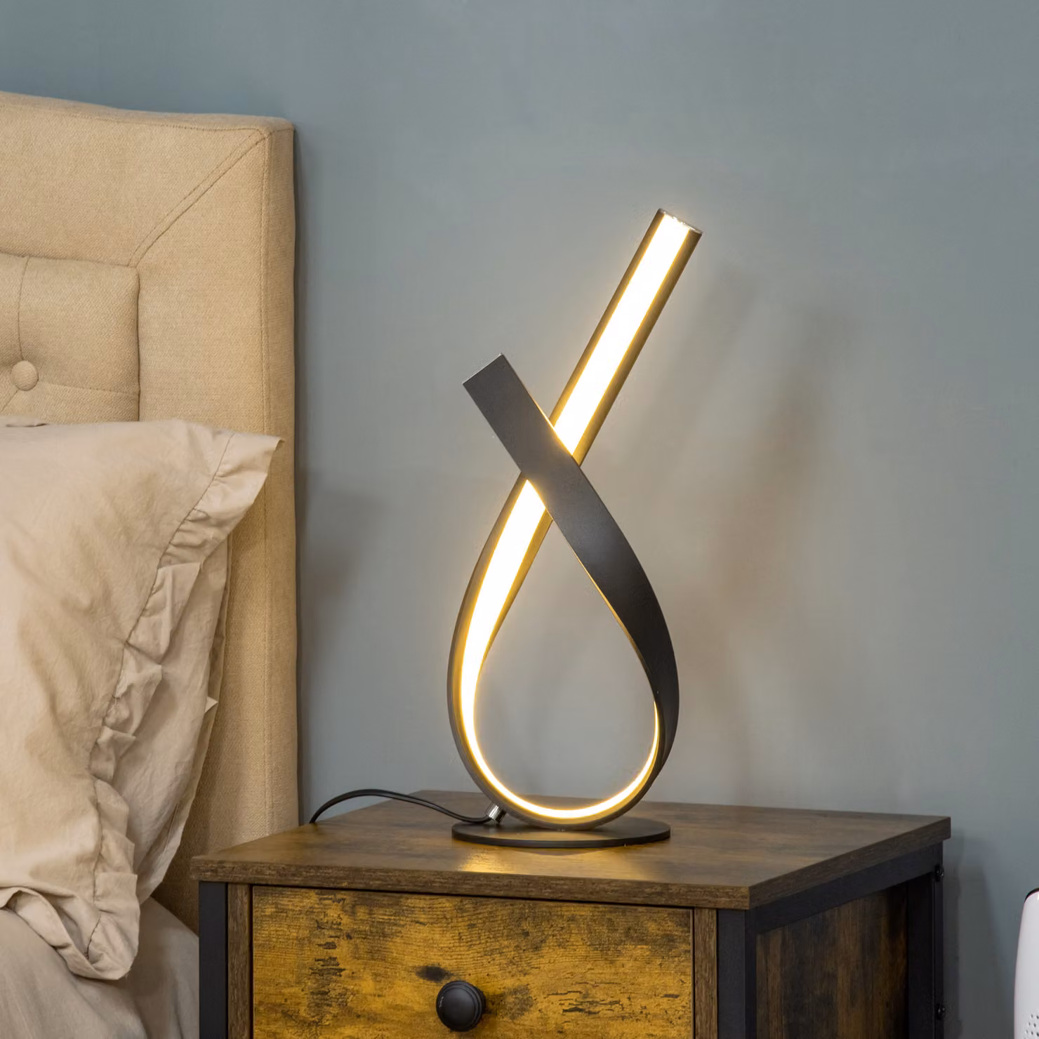 Lampada da tavolo HOMCOM design moderno a spirale in alluminio nero con LED luce bianca calda L: 21 cm, P: 15 cm, H: 43 cm – 2