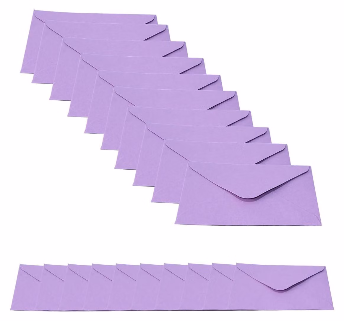 20 buste di carta kraft color lavanda, dimensioni 13,5x18,5 cm, con chiusura a patella in gomma