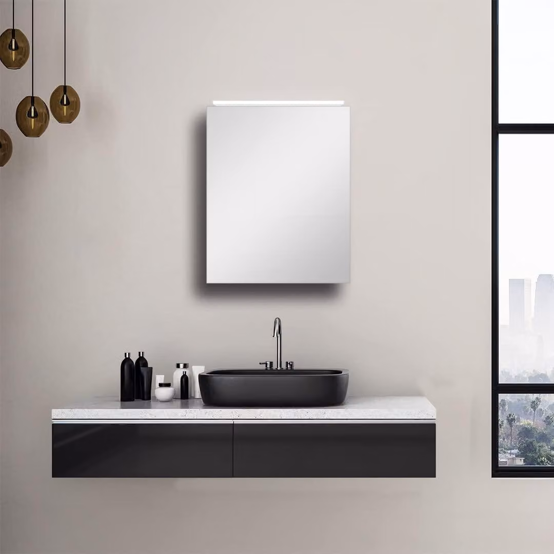 Specchio con illuminazione a LED, dimensioni 50x60 cm, temperatura di colore 4200K, struttura in alluminio, 3 ripiani in vetro