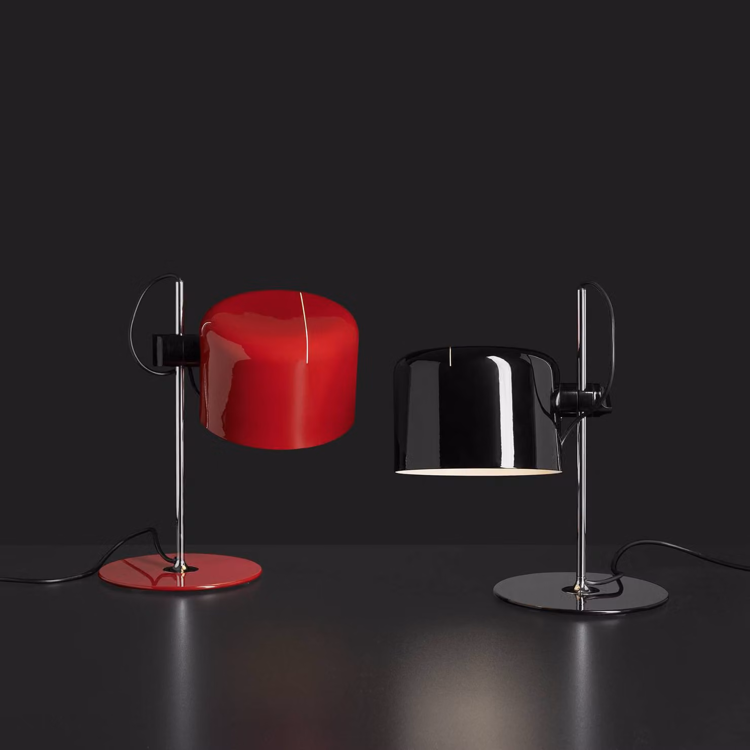 Oluce Lampada da tavolo di design Coupé, Rosso, Soggiorno / Sala da pranzo, Metallo, Design, Lampada da tavolo