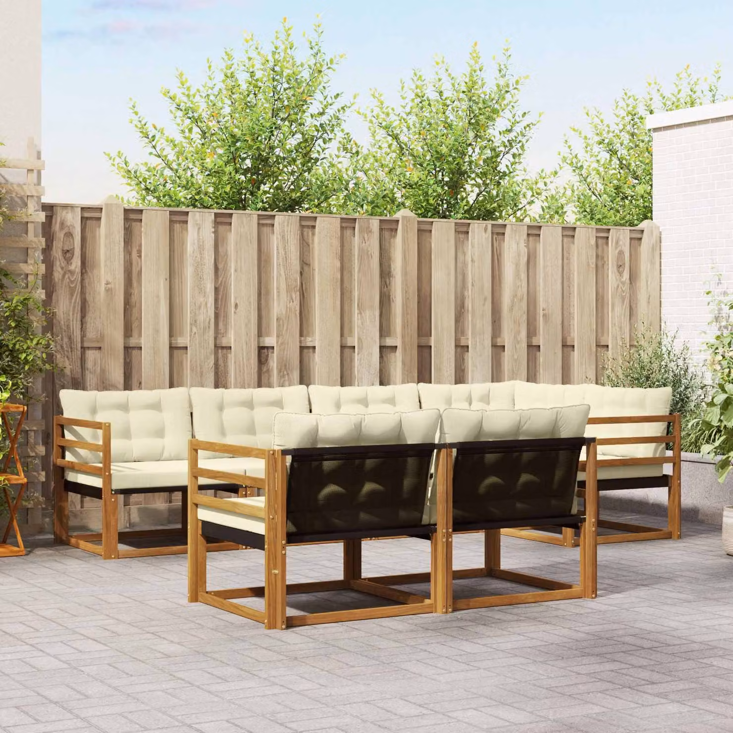 Set di divani da esterno a L vidaXL in legno di acacia con cuscini beige e bianco, 7 pezzi