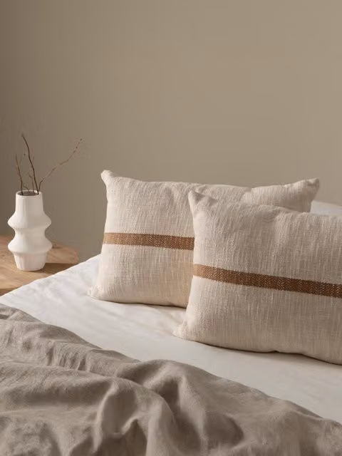 Cuscino rettangolare Eda marrone in cotone con rivestimento lavabile Kenay Home