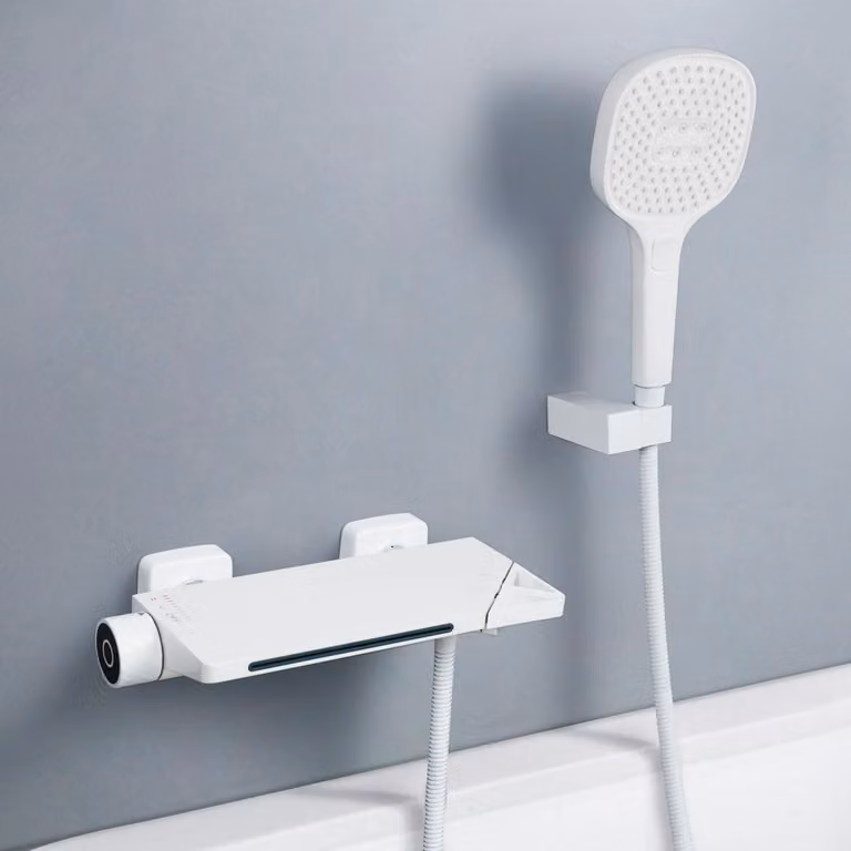 Miscelatore per vasca da bagno a cascata con doccetta manuale, montaggio a parete, in ottone, colore bianco