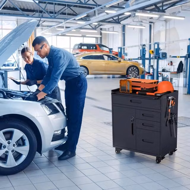 Mobile contenitore per attrezzi con vano chiudibile a chiave 4 cassetti e ruote per officina e garage in metallo nero