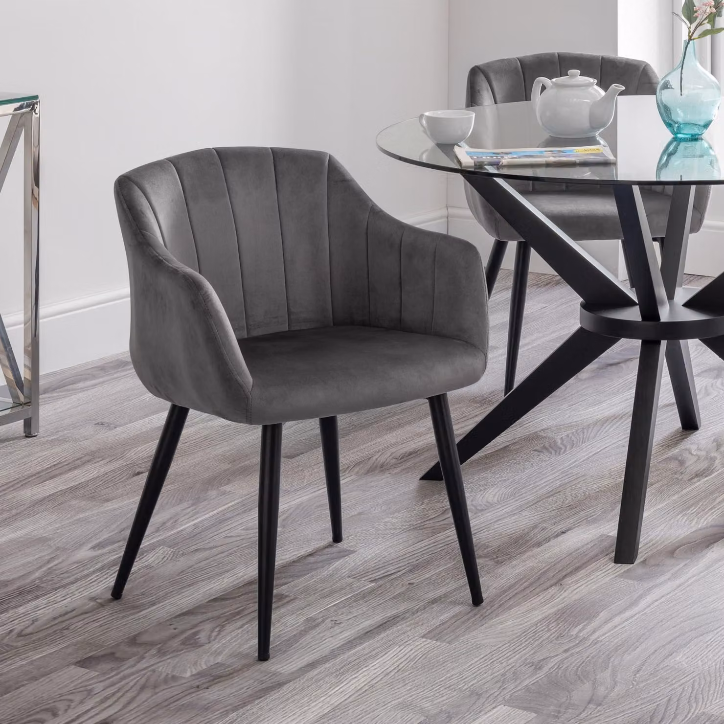 Set di 2 sedie da pranzo, design curvo, rivestite in velluto grigio, con gambe in metallo