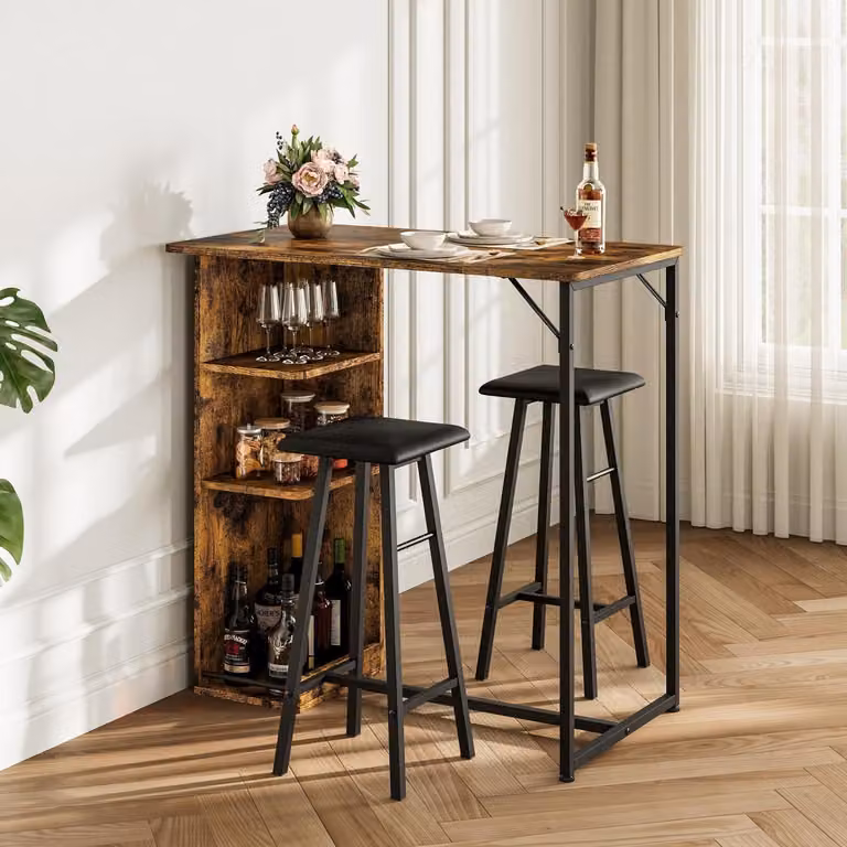 Set da bar composto da: 2 sgabelli da bar, tavolino con portabicchieri per vino e ripiano, stile retrò, colore marrone