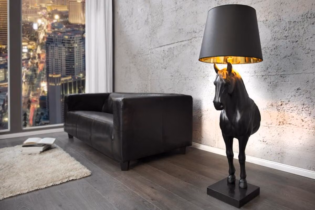 Lampada da terra Casa Padrino, modello "Luxus", con decorazione a forma di cavallo, colore nero, altezza 130 cm, esclusiva lampada a tema animale realizzata in fibra di vetro e marmo