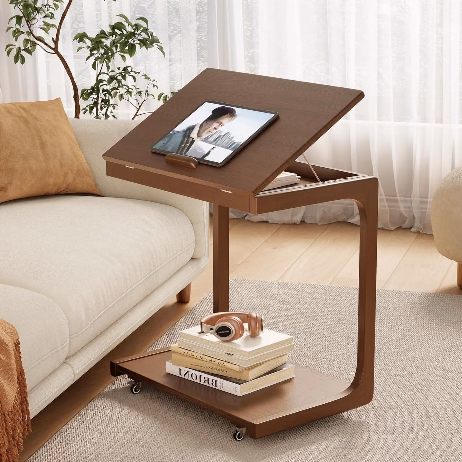 Tavolino laterale in legno con rotelle, forma a C, dimensioni 60x40x63 cm, colore marrone noce