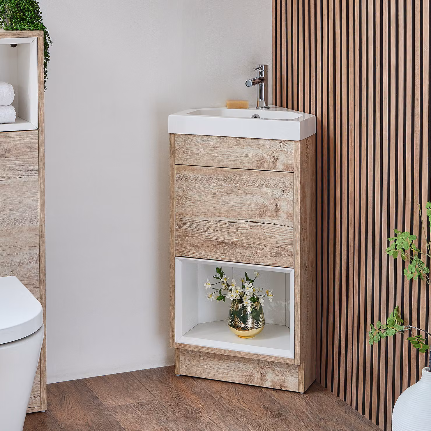 Mobile Bagno Angolare con Ripiano Aperto da 450mm in Rovere Chiaro con Lavabo