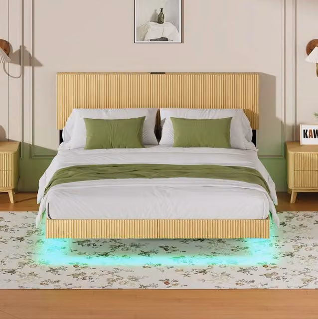 Letto con LED RGB, testiera con presa e design sospeso, finitura naturale