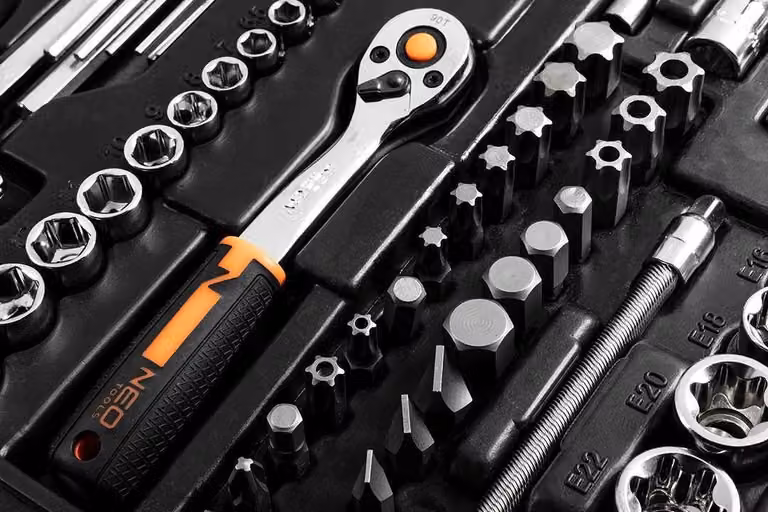 NEO TOOLS Chiavi a bussola da 1/2", 3/8" , 1/4", set di 233 pezzi.