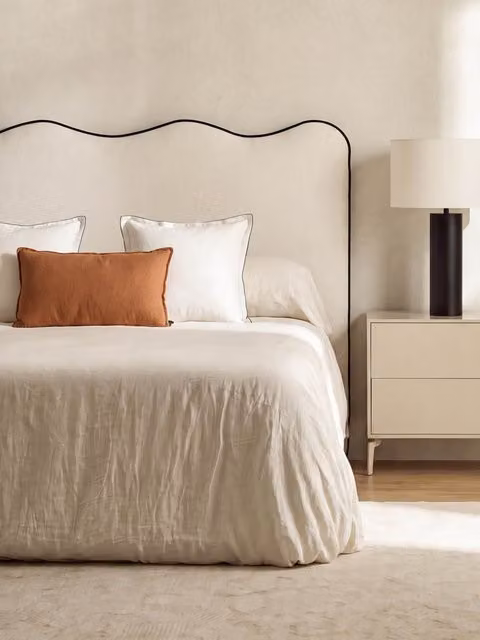Testiera imbottita Moai Kenay Home bianco sporco con bordino nero, Altezza: 170 cm, Larghezza: 160 cm