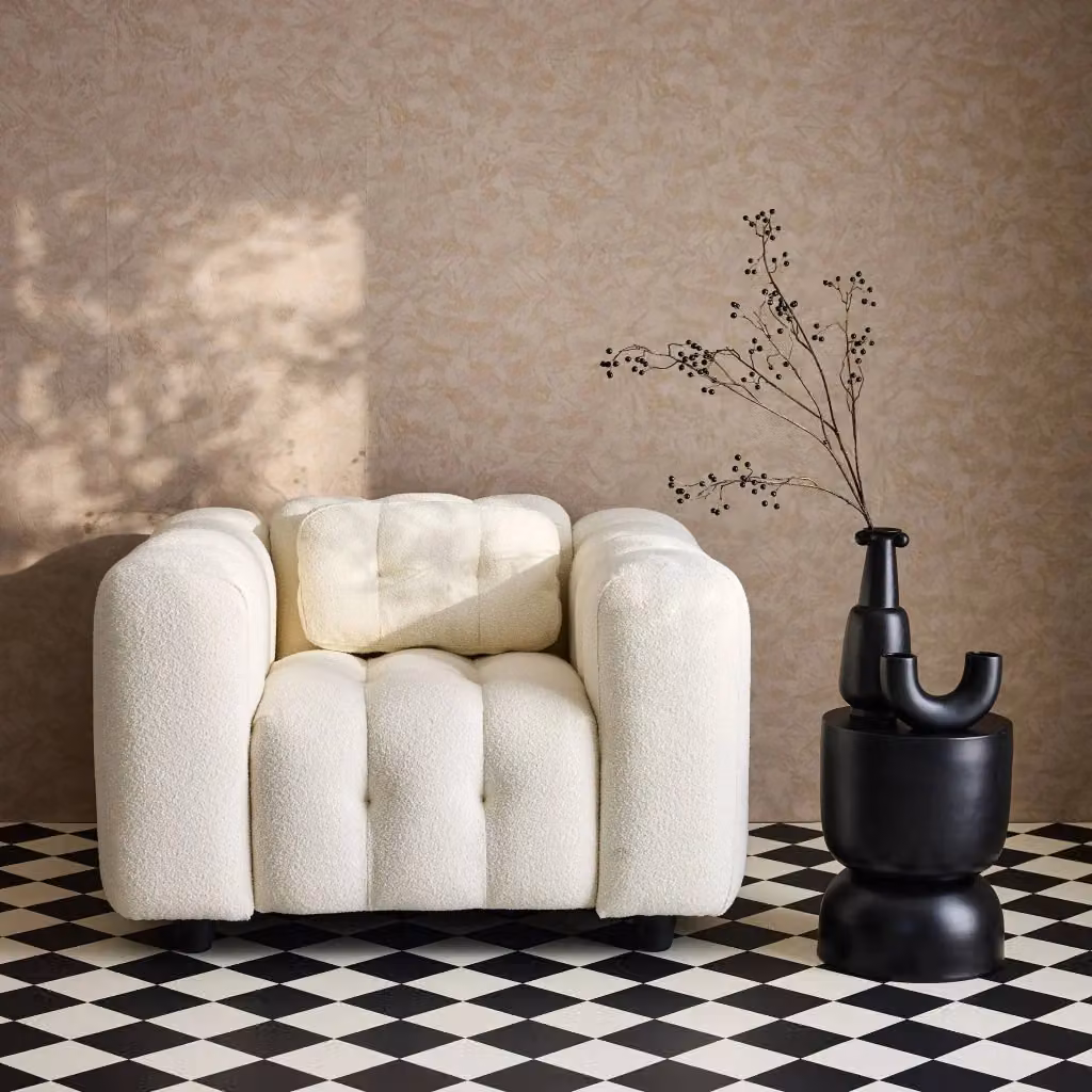 Poltrona lounge moderna Sweeek in tessuto bouclé con braccioli, colore beige/bianco, L: 71 cm, P: 76,7 cm, H: 110 cm – 2