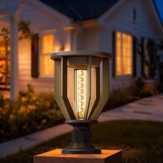 Lampada solare da esterno – Faretto solare impermeabile con batteria integrata da 2000 mAh, si accende automaticamente dal tramonto all'alba, emette una luce bianca calda a 2200 K, ideale per spazi esterni quali giardini, cancelli, recinzioni e terrazze