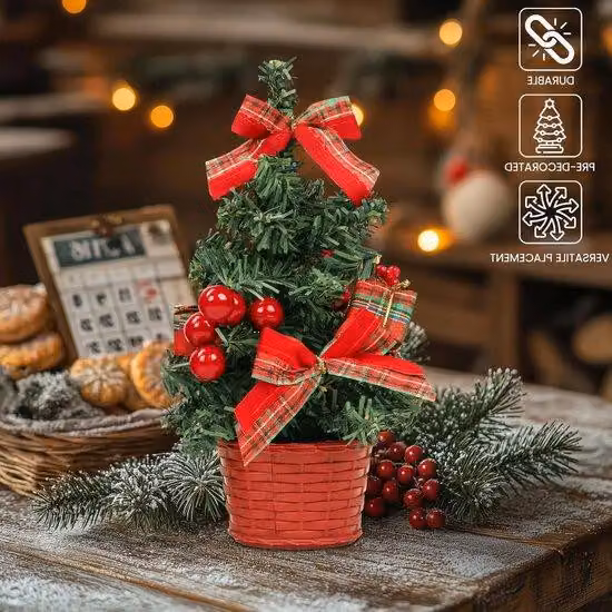 Piccoli alberi di Natale artificiali da 20 cm con luci LED e decorazioni