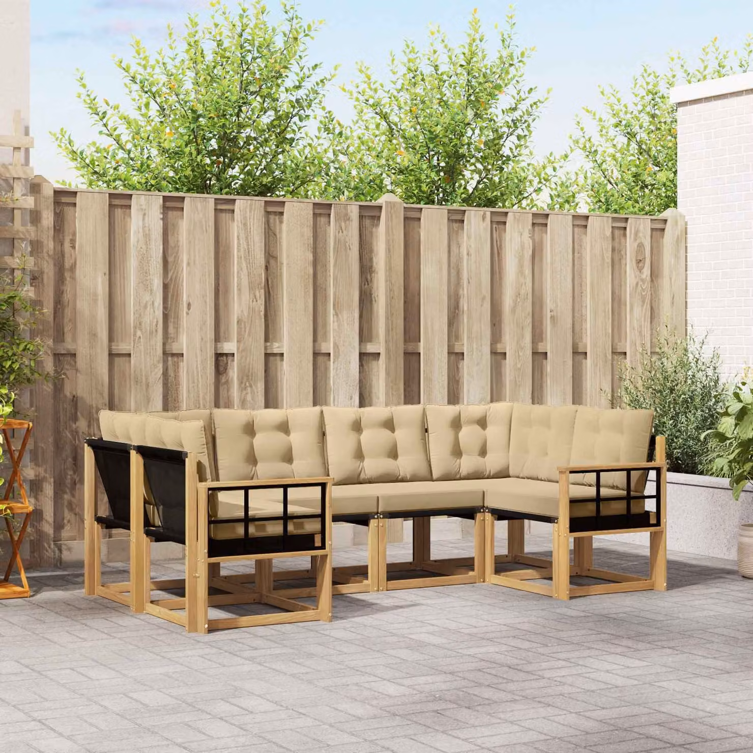 Set di divani da esterno vidaXL a forma di L composto da 6 pezzi in legno di acacia con cuscini bianchi e beige