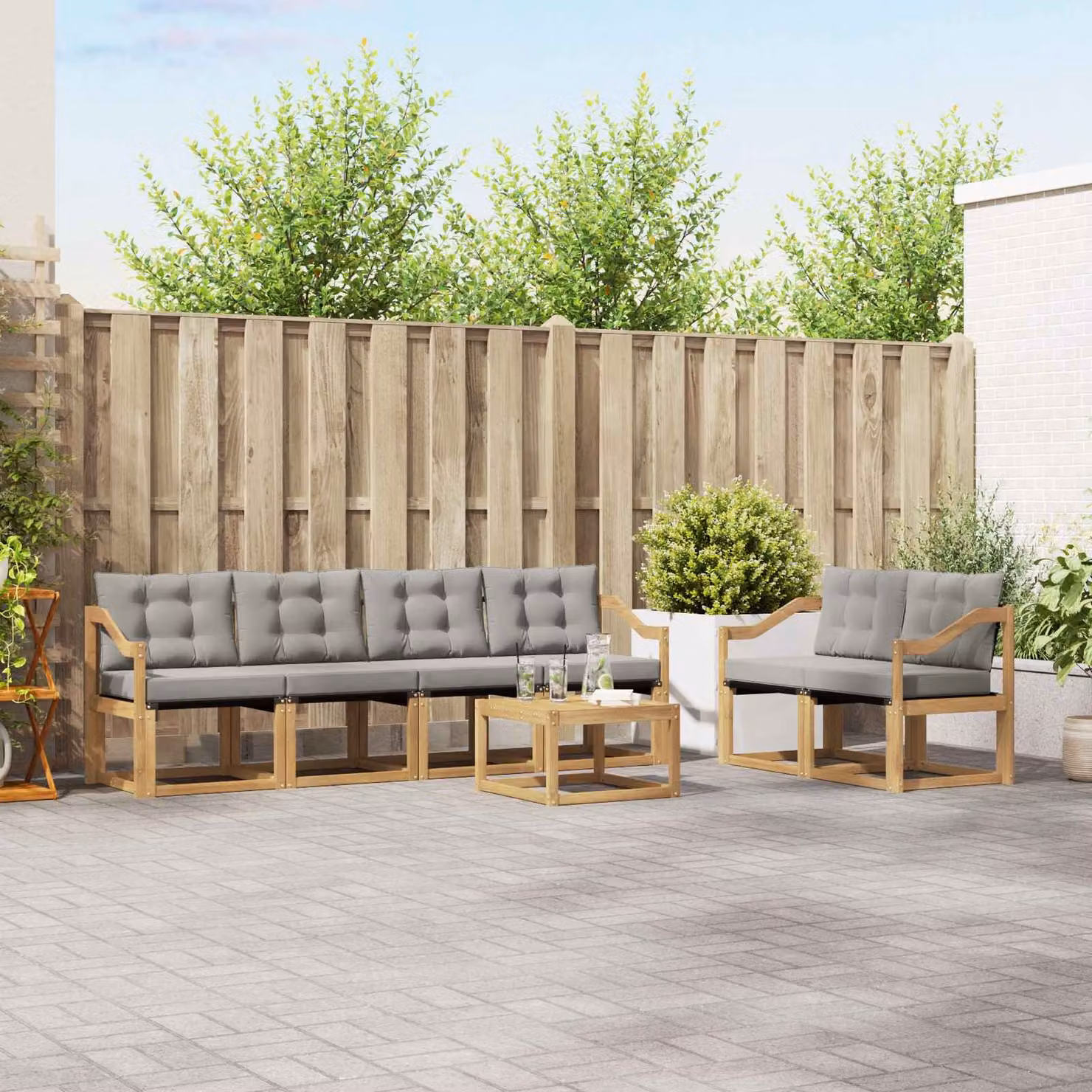 Set di divani da esterno vidaXL 7 pezzi in legno di acacia con tavolino e cuscini, Bianco e Grigio