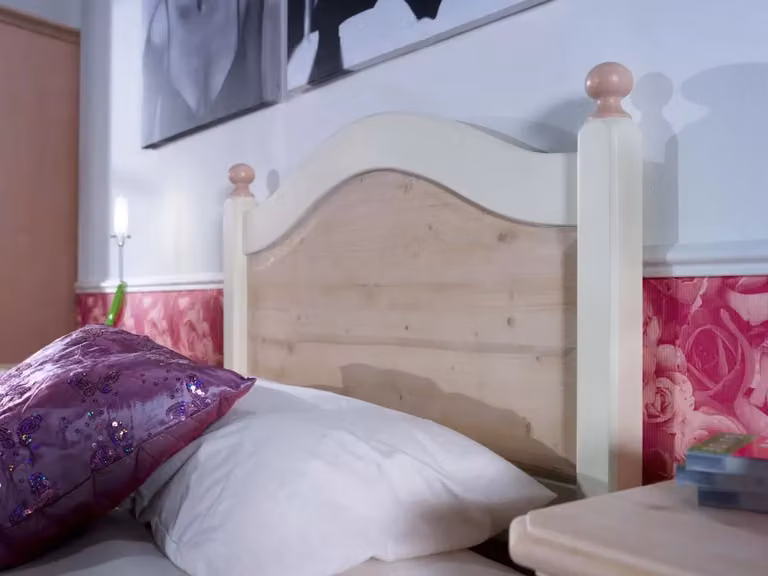Letto singolo in legno di abete stile shabby chic rosa e miele Mobili 2G L/P/H: 98 x 212 x 111 cm