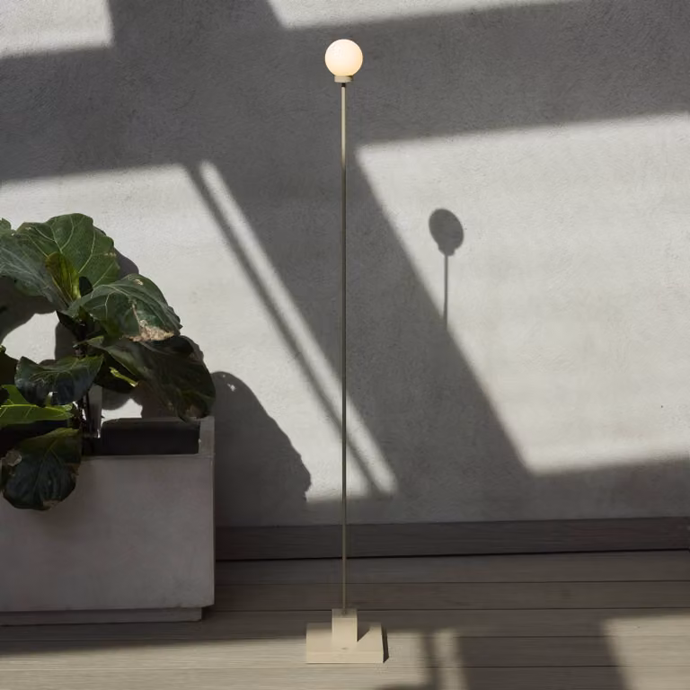 Northern Lampada da terra di design Snowball, dimmerabile, Alluminio / Grigio / Zincato, Soggiorno / Sala da pranzo, Metallo, Design, Lampada da terra