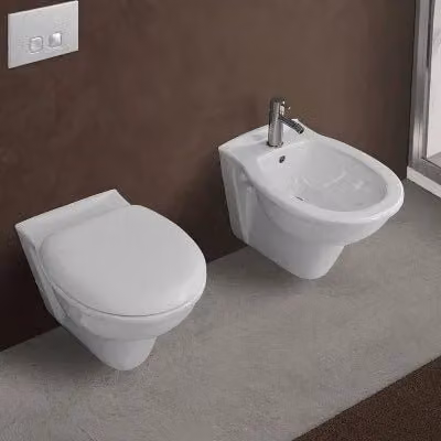 Set di sanitari sospesi INBAGNO Karla in ceramica bianca con WC, bidet e copriwater incluso