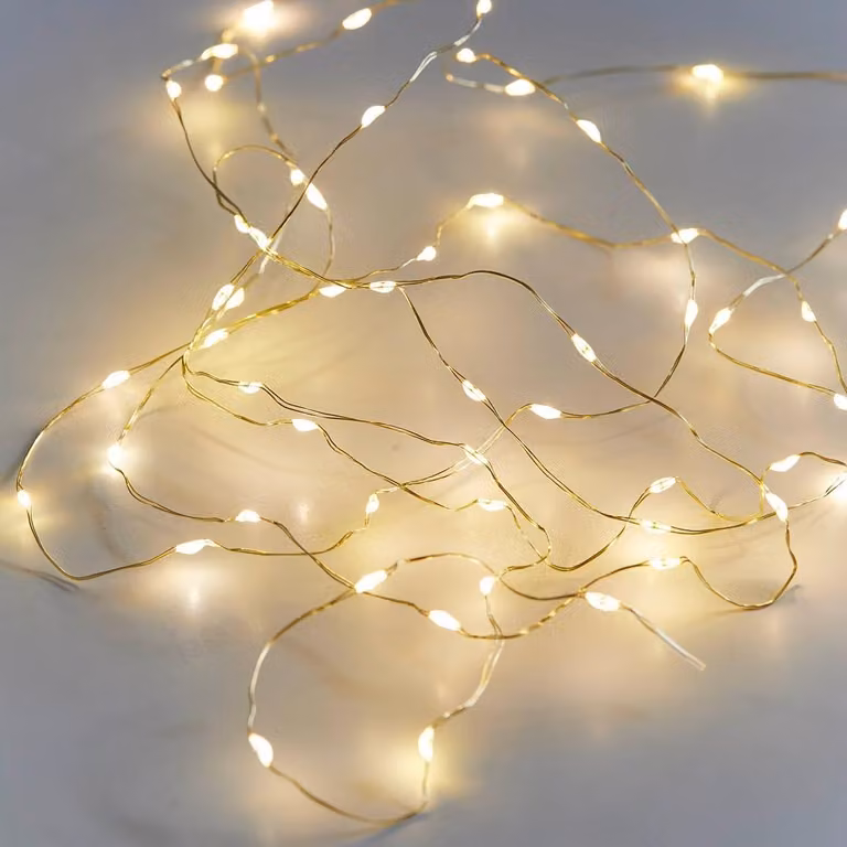Catena luminosa a LED, filo dorato, 60 LED bianco caldo, 3 metri, alimentazione a batteria