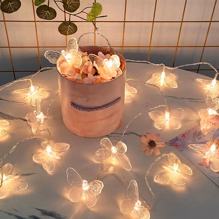 Catena luminosa a LED con motivi di libellule e farfalle, lunghezza 3 metri, 20 luci, trasparente