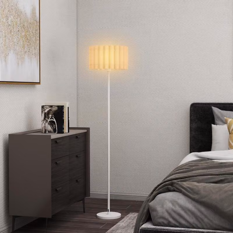 Lampada da terra Moonbite con paralume a onde, diametro 35 cm, altezza 153 cm, attacco E27, interruttore a pedale, lampada da terra di design retrò-moderno, struttura in metallo verniciato, plastica, colore bianco