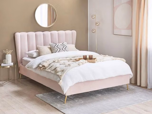 Letto matrimoniale BELIANI in velluto rosa con gambe in metallo dorato e testata con porte USB, stile moderno glam, L/P/H: 140 x 200 x 112 cm – 1