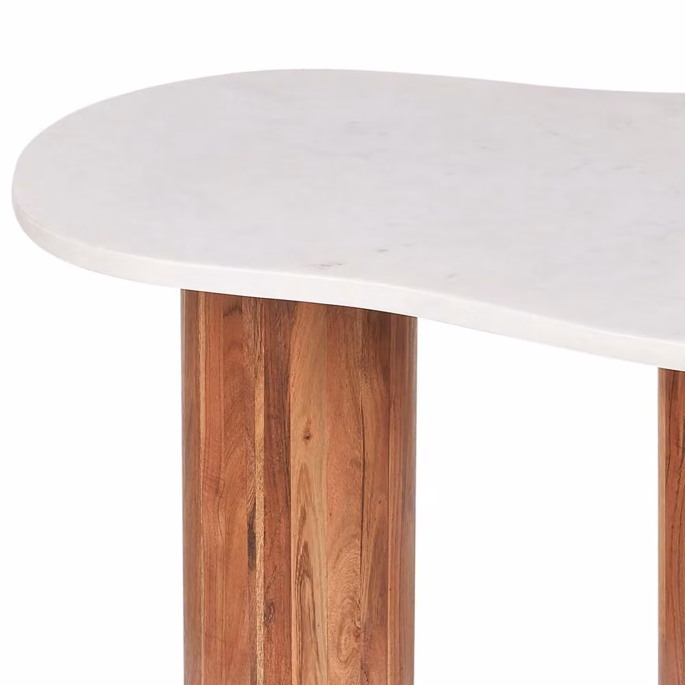 Tavolino da caffè ovale BELIANI con piano in marmo bianco e gambe in legno di acacia oliato per soggiorno moderno L: 90 cm, P: 45 cm, H: 35 cm – 2