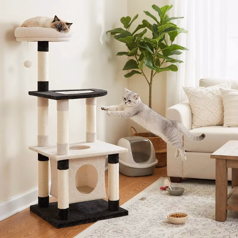 Albero per gatti Costway a più livelli con tiragraffi in sisal e posatoio imbottito, Beige
