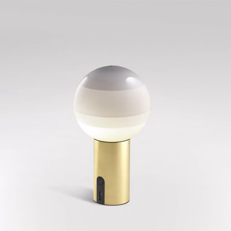 MARSET Lampada da tavolo di design Dipping Light, dimmerabile, Bianco / Opale, Soggiorno / Sala da pranzo, Vetro, Design, Lampada da tavolo