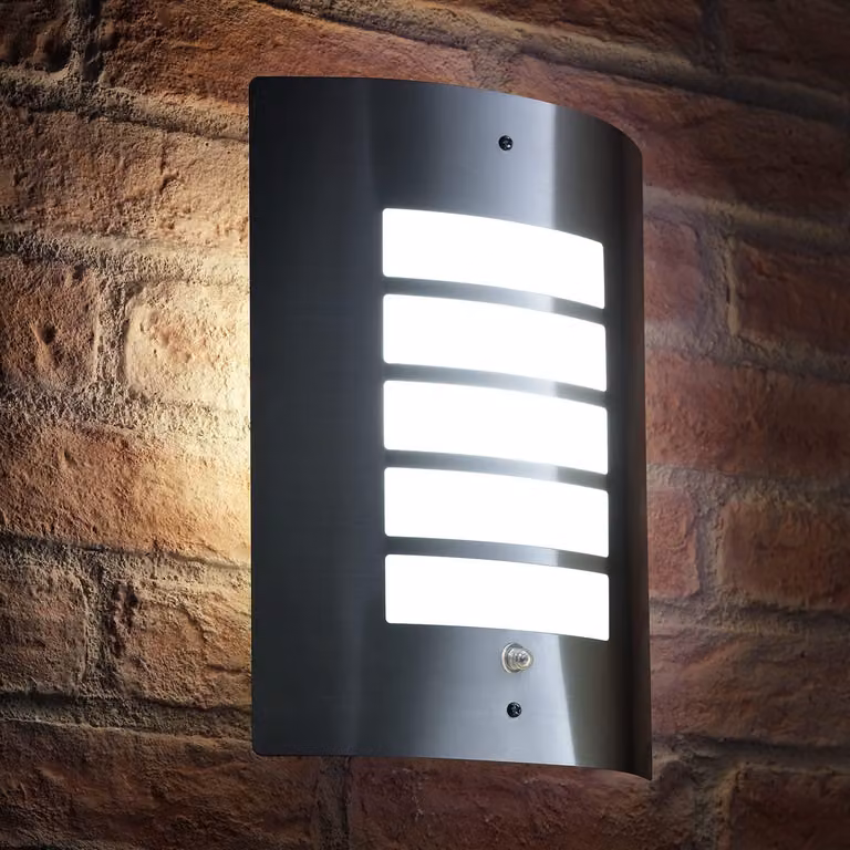 Lampada da parete con sensore di luminosità, colore argento, luce bianca fredda, grado di protezione IP44, LED da 5W