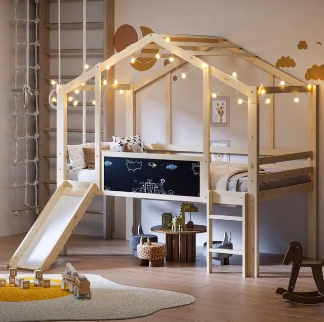 Letto a soppalco 90x200 cm legno naturale con scivolo e lavagna