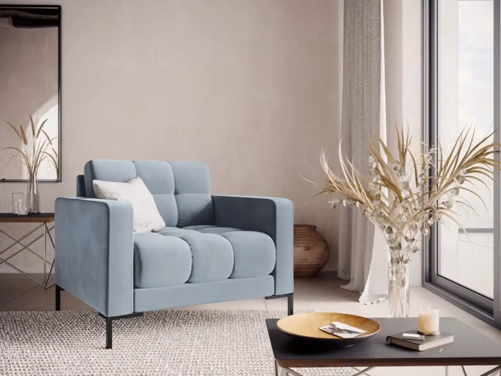 Poltrona Bali Cosmopolitan Design in velluto azzurro con braccioli e struttura in metallo – 2