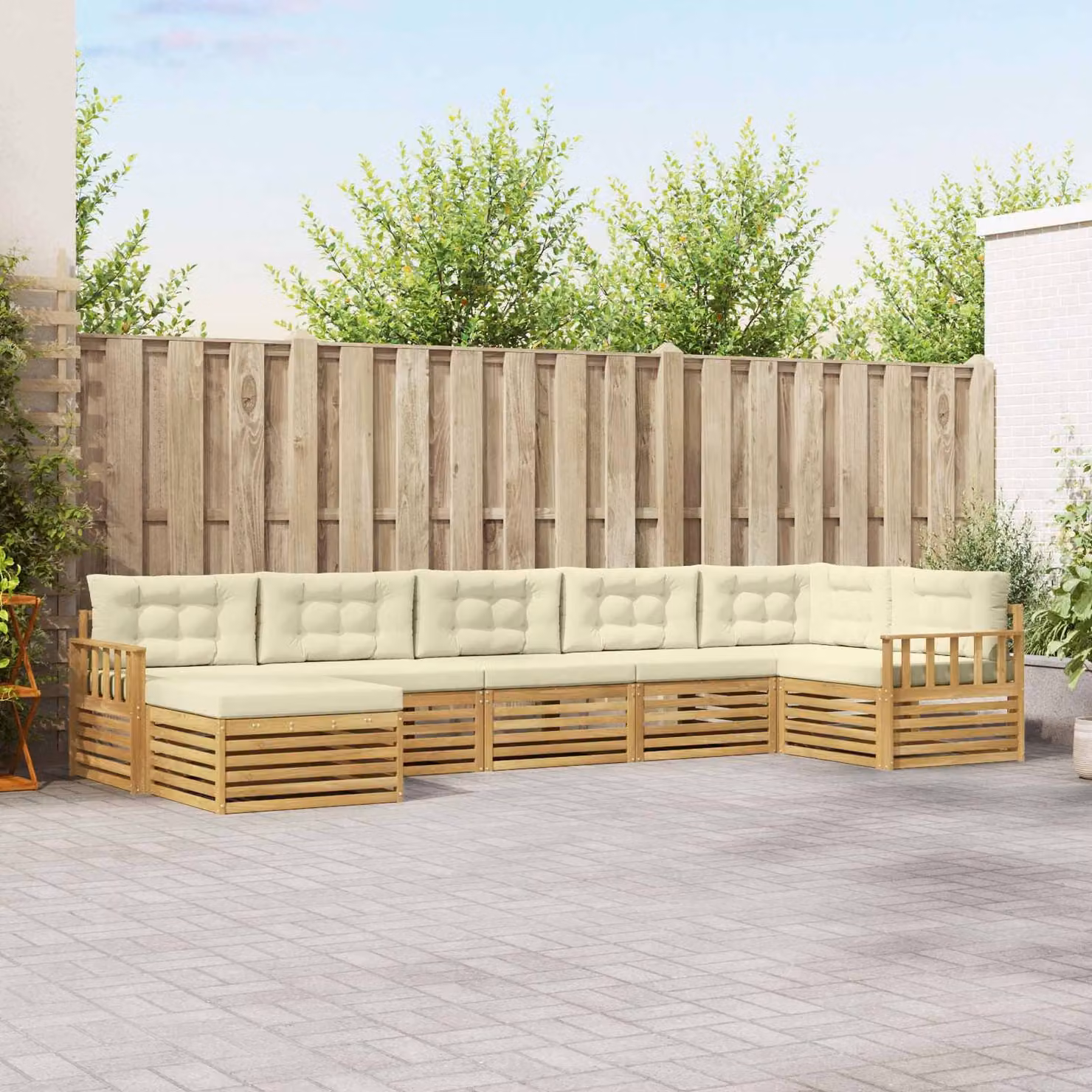 Set di divani da esterno vidaXL a forma di L composto da 7 pezzi in legno di acacia con cuscini in bianco, beige e marrone