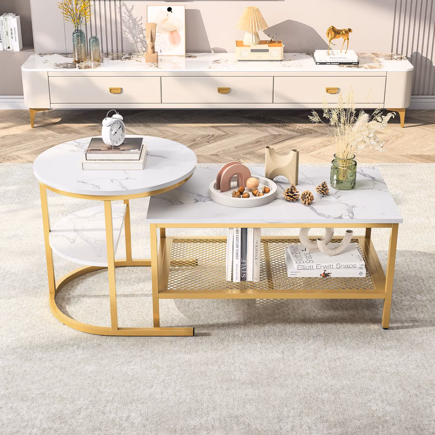 Tavolino rettangolare e rotondo in marmo bianco con struttura in metallo dorato, design moderno ed elegante