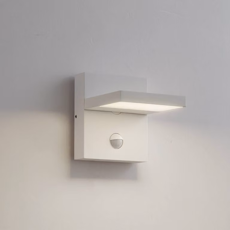 Applicazione da esterni LED Lucande Silvan, bianca, con sensore, IP54, 16 cm Silvan, Bianco / Opale, Alluminio, Moderno