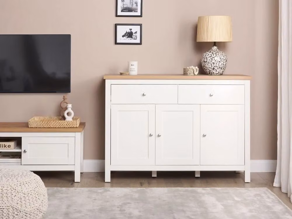Credenza in stile scandinavo Beliani bianca con dettagli in legno e metallo per soggiorno o camera da letto – 2