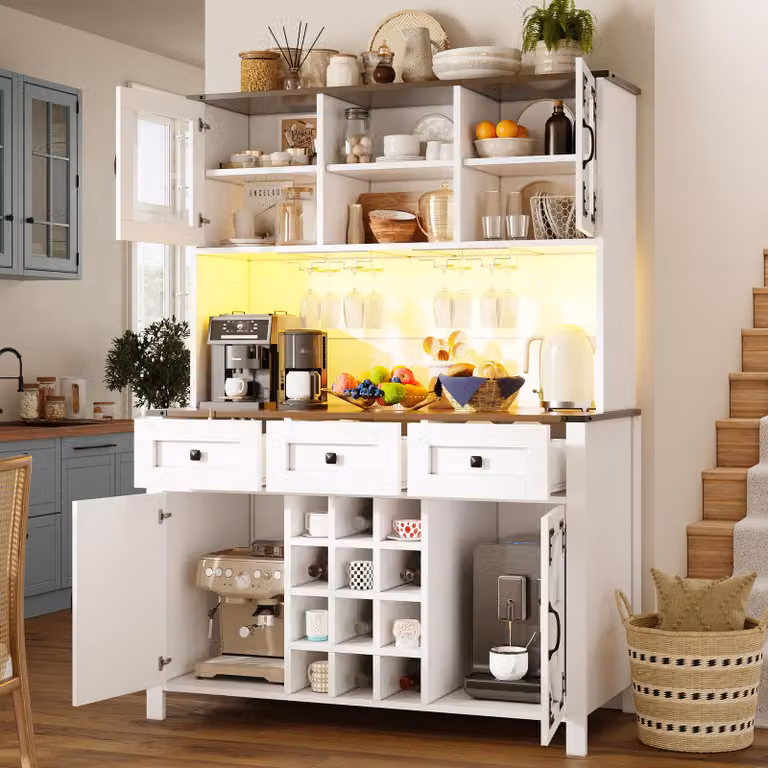 Mobiletto alto da cucina in stile rustico - Credenza con presa USB - Spazio contenitivo con ante in vetro e portabicchieri - Illuminazione LED controllabile tramite app, ideale per cucina e soggiorno, colore bianco