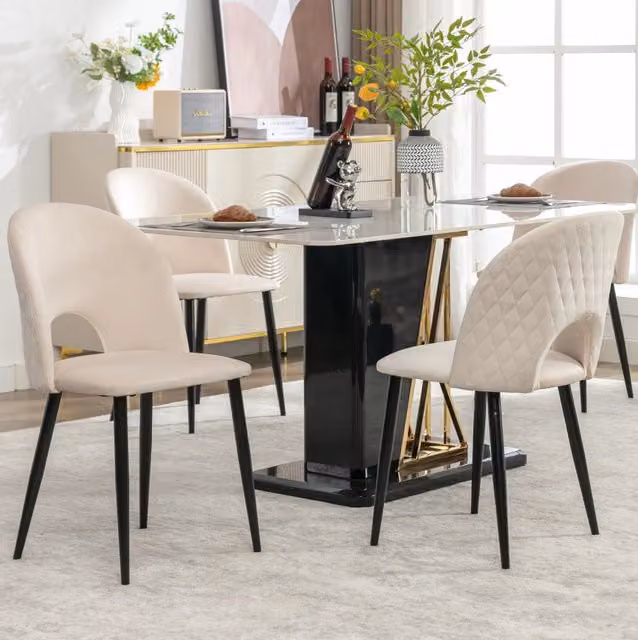Sedia imbottita in velluto beige con schienale trapuntato e gambe regolabili