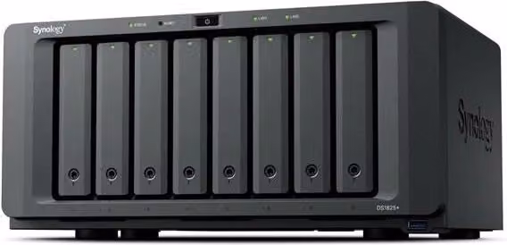 NAS Synology DS1825+ con processore AMD Ryzen V1500B, 8 alloggiamenti per HDD/SSD 3.5/2.5 SATA/M.2, 8 GB DDR4, nero