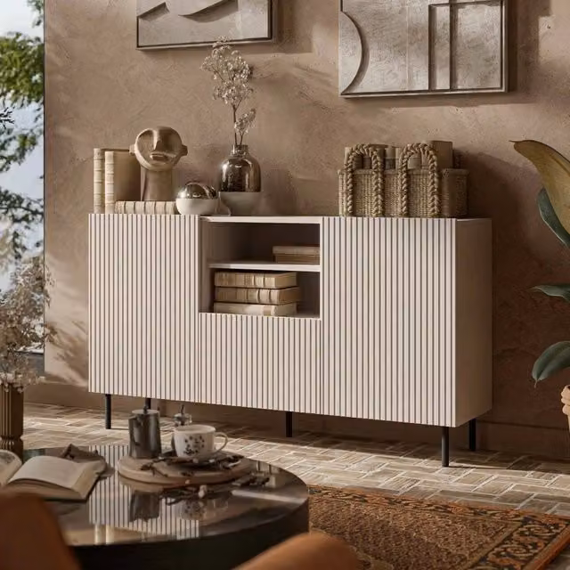 Credenza Malo DMORA, Madia da salotto con effetto cannettato, due ante battenti, un cassetto e due vani aperti, Beige, L: 150 cm, P: 42 cm, H: 82 cm – 1