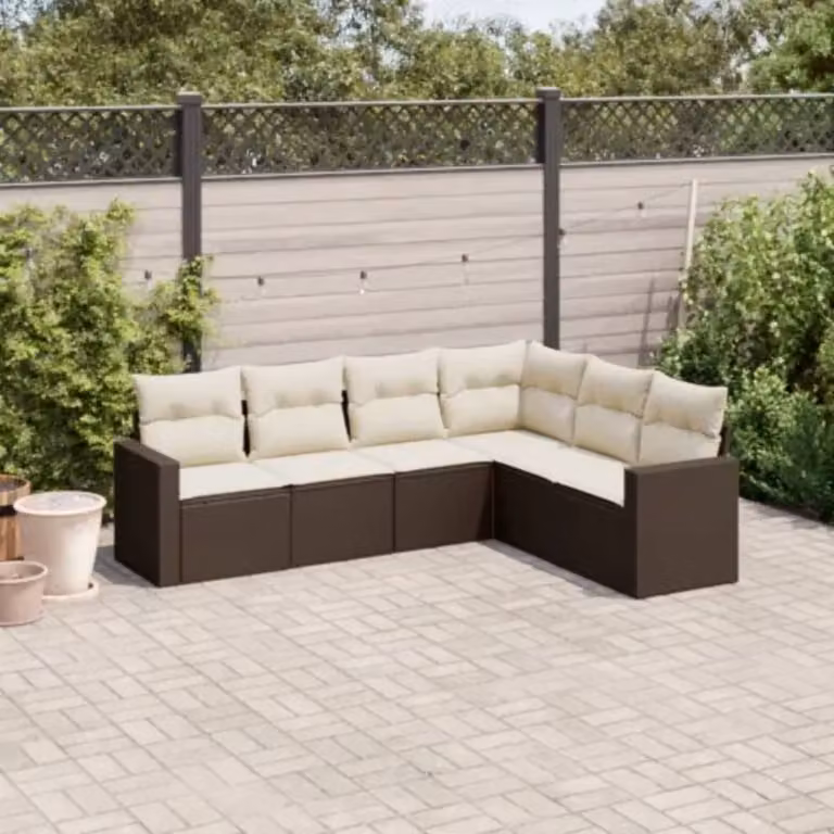vidaXL Set Divano da Giardino a L 6 pz in Polyrattan Marrone con Cuscini Bianchi e Struttura in Metallo