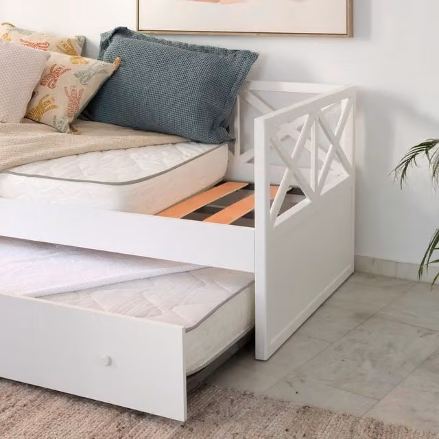 Set di 2 materassi e base letto Banak con struttura imbottita in bianco